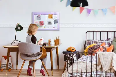Magnetická kreslicí tabule v růžovém provedení jako roční plánovač