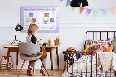 Magnetická kreslicí tabule v růžovém provedení jako roční plánovač