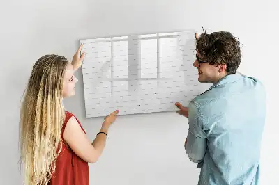 Popisovatelná magnetická tabule v dekoru dřevěných panelů