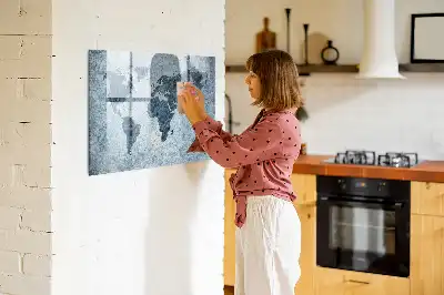 Popisovatelná magnetická tabule s motivem malované mapy světa