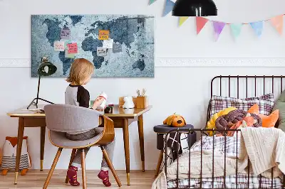 Popisovatelná magnetická tabule s motivem malované mapy světa