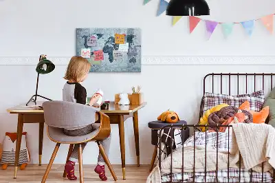 Popisovatelná magnetická tabule s motivem malované mapy světa