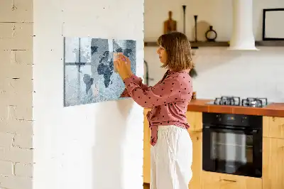 Popisovatelná magnetická tabule s motivem malované mapy světa