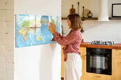 Magnetická kreslící tabule s fyzickou mapou světa