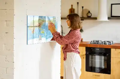 Magnetická kreslící tabule s fyzickou mapou světa