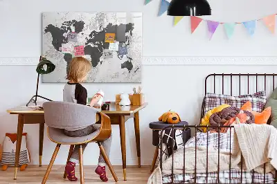 Magnetická kreslící tabule v designu mapy světa na betonu