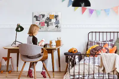 Magnetická kreslící tabule v designu mapy světa na betonu