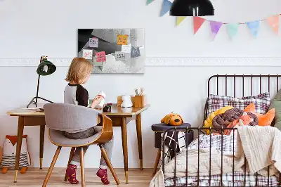 Popisovatelná magnetická tabule s motivem abstrakce trojúhelníku