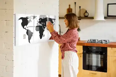 Magnetická kreslící tabule v designu černé mapy světa