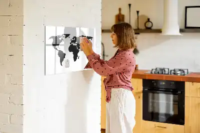 Magnetická kreslící tabule v designu černé mapy světa