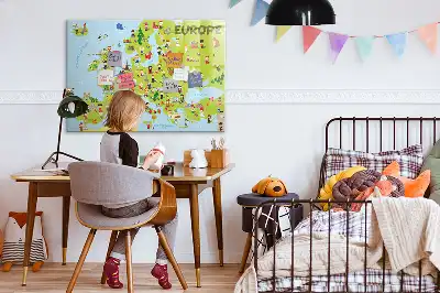 Magnetická mapa světa s vlajkami a popisovatelným povrchem
