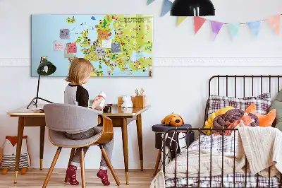 Magnetická mapa světa s vlajkami a popisovatelným povrchem