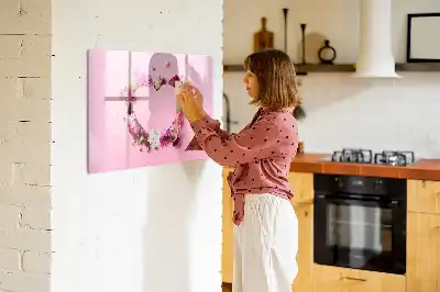 Popisovatelná magnetická tabule ve tvaru srdce z květin