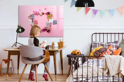 Popisovatelná magnetická tabule ve tvaru srdce z květin