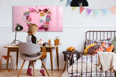 Popisovatelná magnetická tabule ve tvaru srdce z květin