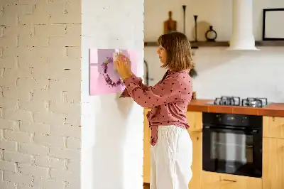 Popisovatelná magnetická tabule ve tvaru srdce z květin