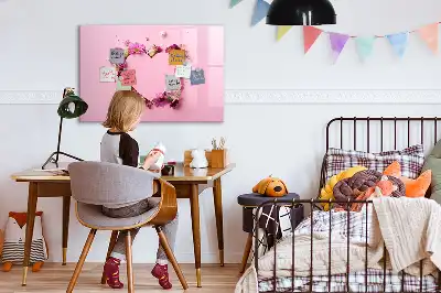 Popisovatelná magnetická tabule ve tvaru srdce z květin