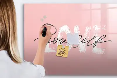 Magnetická kreslicí tabule s nápisem Měj rád sám sebe