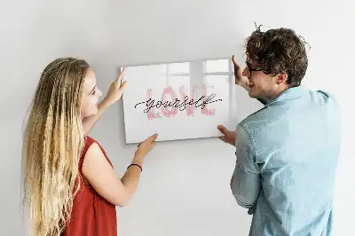 Popisovatelná magnetická tabule s nápisem Měj rád sám sebe