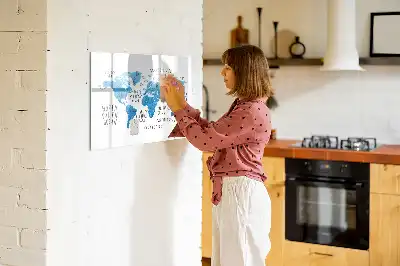 Magnetická popisovatelná tabule s motivem modré mapy Země
