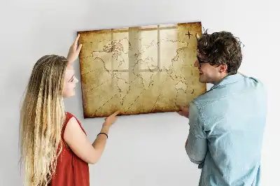 Magnetická tabule se starou mapou světa