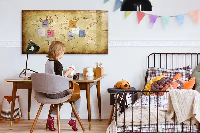 Magnetická tabule se starou mapou světa