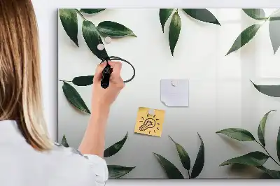 Magnetická kreslící tabule v rámečku z listů