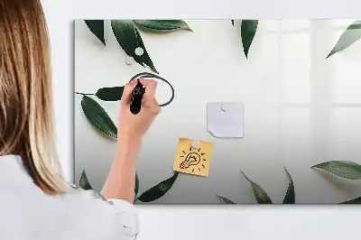 Magnetická kreslící tabule v rámečku z listů