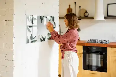 Magnetická kreslící tabule v rámečku z listů