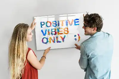 Popisovatelná magnetická tabule s motivem pozitivního citátu