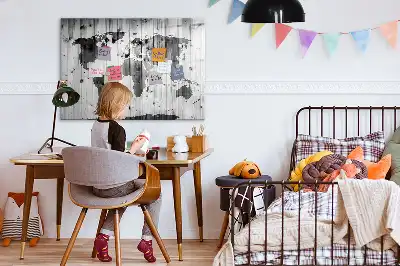 Mapa světa na dřevě popisovatelná magnetická tabule
