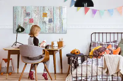 Magnetická kreslící tabule v pastelovém dřevěném provedení
