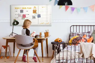 Popisovatelná magnetická tabule v provedení s harmonogramem jídel