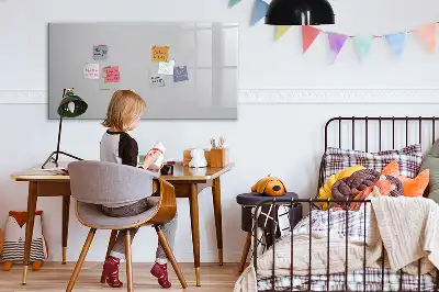 Magnetická popisovatelná tabule ve světle šedé barvě