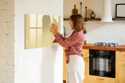 Popisovatelná magnetická tabule v krémové barvě