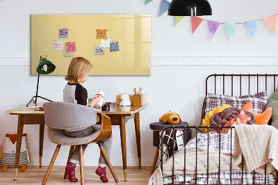 Popisovatelná magnetická tabule v krémové barvě