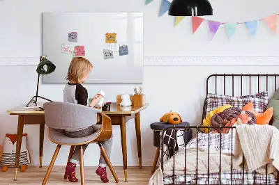 Magnetická kreslící tabule ve světle bílé barvě
