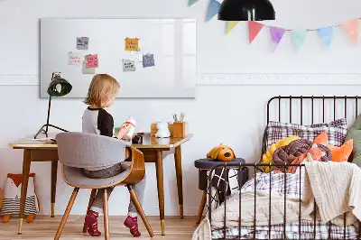 Magnetická kreslící tabule ve světle bílé barvě
