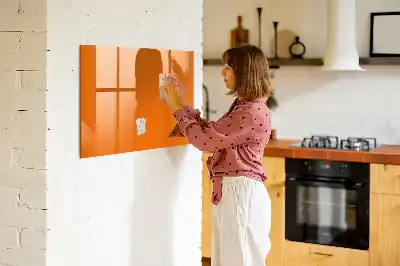 Popisovatelná magnetická tabule v oranžové barvě