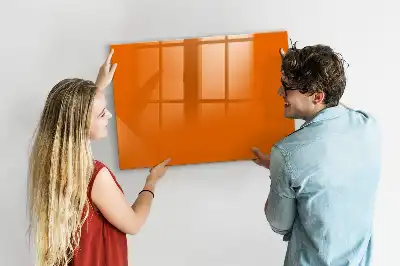 Popisovatelná magnetická tabule v oranžové barvě