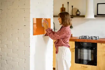 Popisovatelná magnetická tabule v oranžové barvě