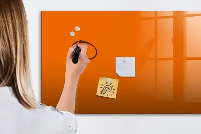 Popisovatelná magnetická tabule v oranžové barvě