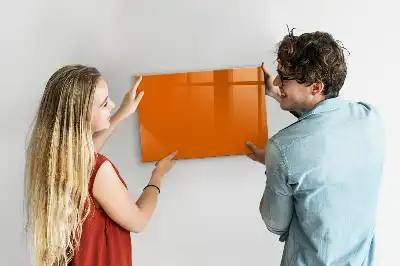Popisovatelná magnetická tabule v oranžové barvě