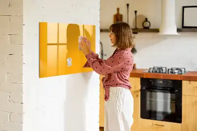 Magnetická kreslící tabule v zlatožluté barvě