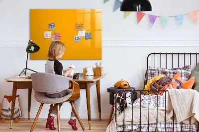 Magnetická kreslící tabule v zlatožluté barvě