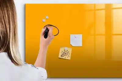 Magnetická kreslící tabule v zlatožluté barvě