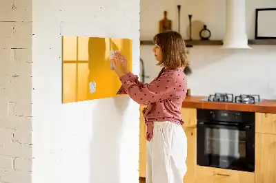 Magnetická kreslící tabule v zlatožluté barvě