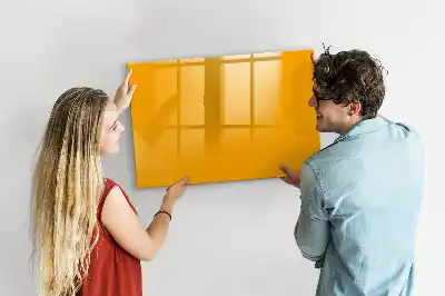 Magnetická kreslící tabule v zlatožluté barvě
