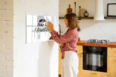 Magnetická kreslící tabule v designu Čas na dobrodružství
