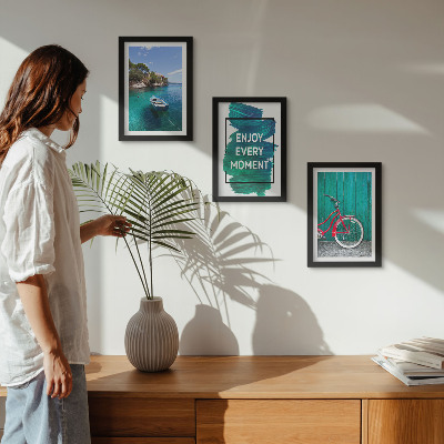 Vícedílný obraz v rámu Výhled na moře s inspirativním nápisem na lodi a kole